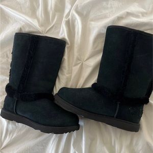 New Kids UGGS size 4